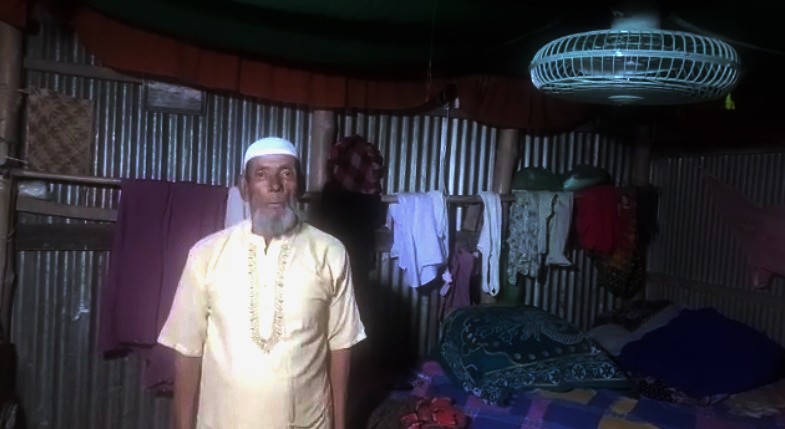 অবশেষে নতুন ঘর পাচ্ছেন কবরস্থানের উপর বসবাস করা বৃদ্ধ সাত্তার মিয়া